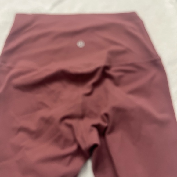 Lululemon dusty rose coloured leggings good condition slight pilling size 6 - Picture 3 of 3